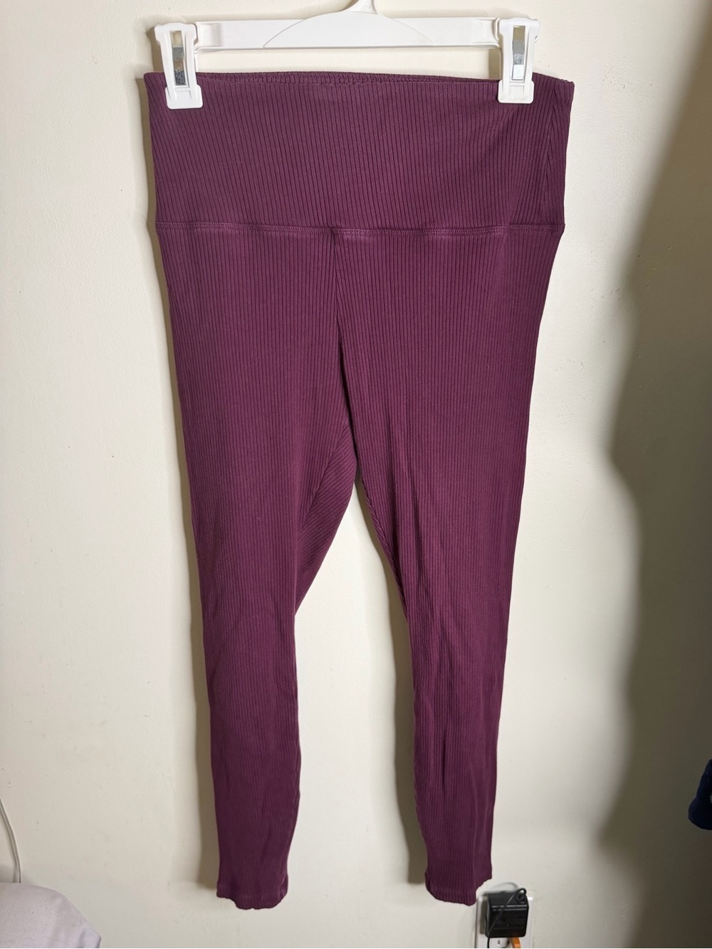 PINK Victoria's Secret Ribbed Leggings in Deep Plum